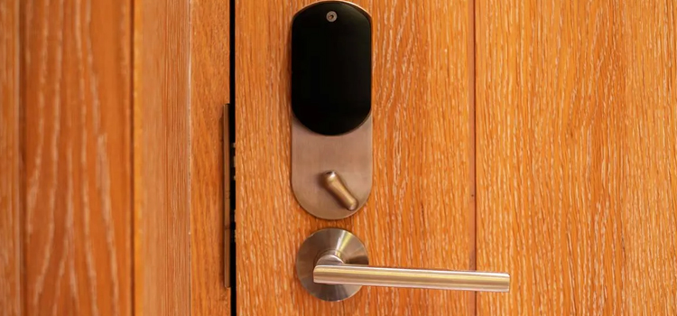 Automatic Locking Door Knob Shasta Lake